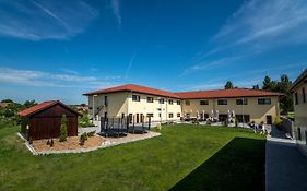 Hotel Na Farmě Choťovice